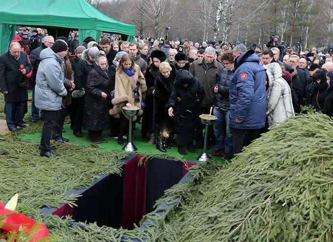 Захоронение в родственную могилу