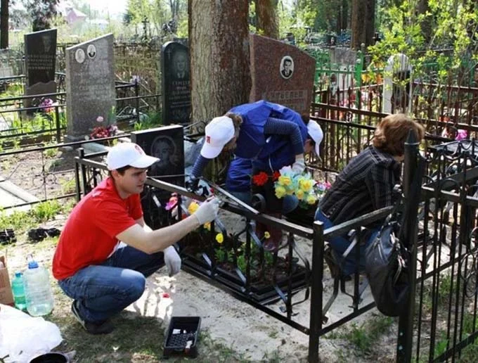 Уход за могилой