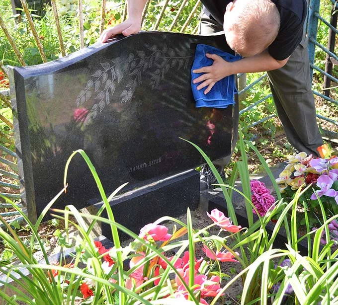 Уход за памятником